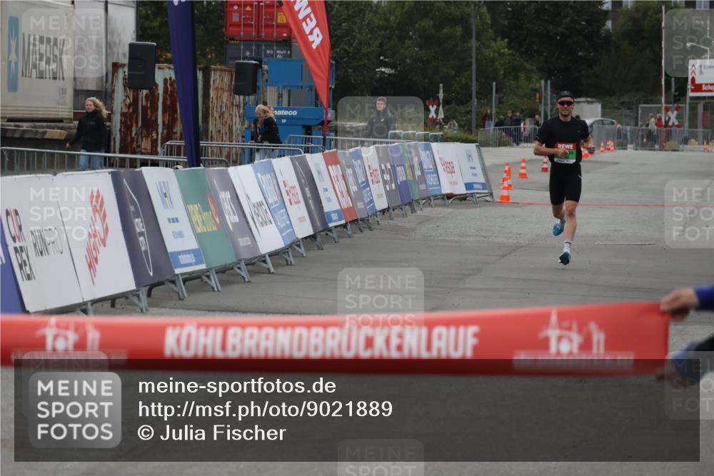 03.10.2025 - Köhlbrandbrückenlauf Julia Fischer http://msf.ph/oto/9021889 03.10.2025 15:43:38 Ziel  meine-sportfotos.de