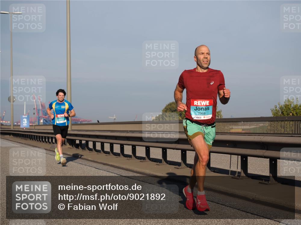 03.10.2025 - Köhlbrandbrückenlauf Fabian Wolf http://msf.ph/oto/9021892 03.10.2025 09:36:39 Position 3 3, 3304, 2968 meine-sportfotos.de