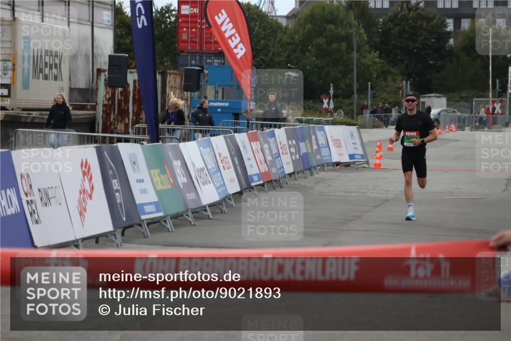 03.10.2025 - Köhlbrandbrückenlauf Julia Fischer http://msf.ph/oto/9021893 03.10.2025 15:43:38 Ziel  meine-sportfotos.de