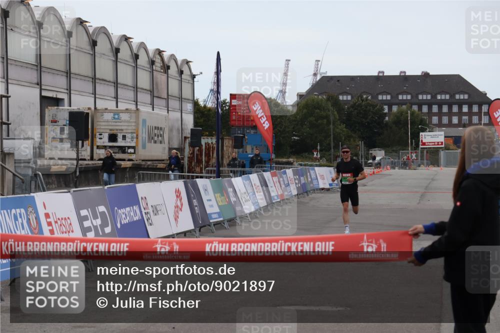 03.10.2025 - Köhlbrandbrückenlauf Julia Fischer http://msf.ph/oto/9021897 03.10.2025 15:43:40 Ziel 9144 meine-sportfotos.de