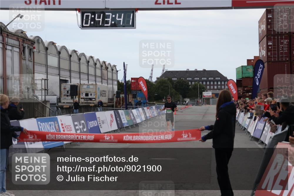 03.10.2025 - Köhlbrandbrückenlauf Julia Fischer http://msf.ph/oto/9021900 03.10.2025 15:43:42 Ziel 9144 meine-sportfotos.de