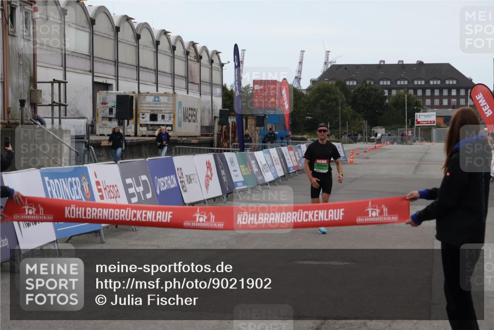 03.10.2025 - Köhlbrandbrückenlauf Julia Fischer http://msf.ph/oto/9021902 03.10.2025 15:43:43 Ziel 9144 meine-sportfotos.de