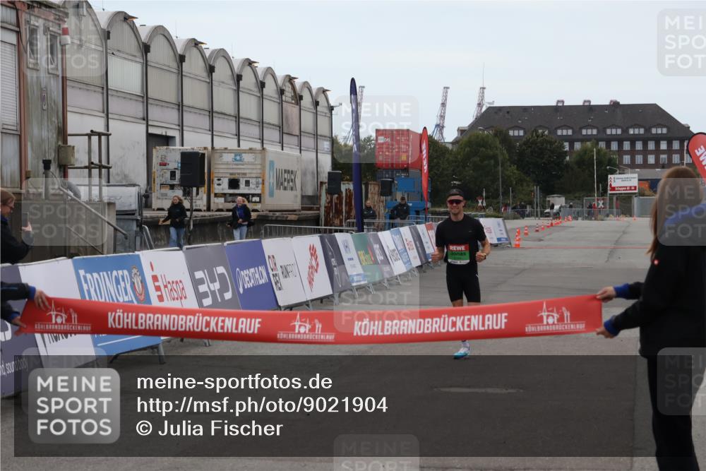 03.10.2025 - Köhlbrandbrückenlauf Julia Fischer http://msf.ph/oto/9021904 03.10.2025 15:43:43 Ziel 9144 meine-sportfotos.de