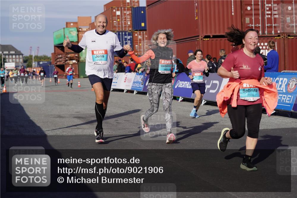 03.10.2025 - Köhlbrandbrückenlauf Michael Burmester http://msf.ph/oto/9021906 03.10.2025 10:23:29 Ziel 1128, 1937, 1978, 2008, 2152, 2229, 2303, 2315, 2637, 3170, 3422, 3423 meine-sportfotos.de