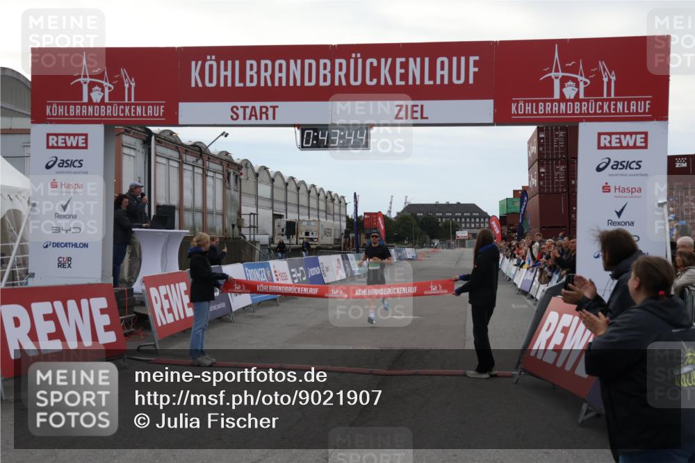 03.10.2025 - Köhlbrandbrückenlauf Julia Fischer http://msf.ph/oto/9021907 03.10.2025 15:43:44 Ziel 9144 meine-sportfotos.de