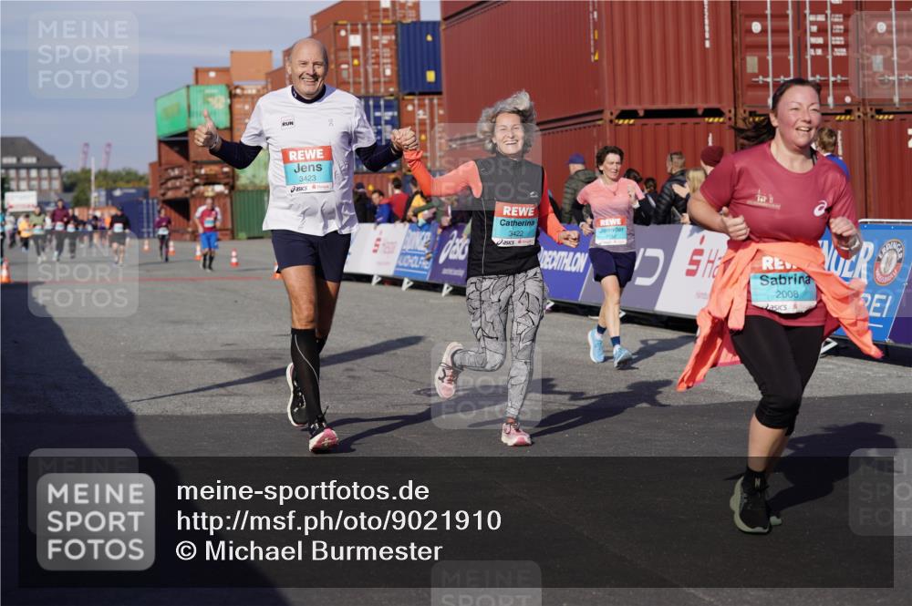 03.10.2025 - Köhlbrandbrückenlauf Michael Burmester http://msf.ph/oto/9021910 03.10.2025 10:23:29 Ziel 1128, 1937, 1978, 2008, 2152, 2229, 2303, 2315, 2637, 3170, 3422, 3423 meine-sportfotos.de