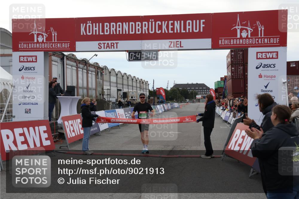 03.10.2025 - Köhlbrandbrückenlauf Julia Fischer http://msf.ph/oto/9021913 03.10.2025 15:43:46 Ziel 9144 meine-sportfotos.de