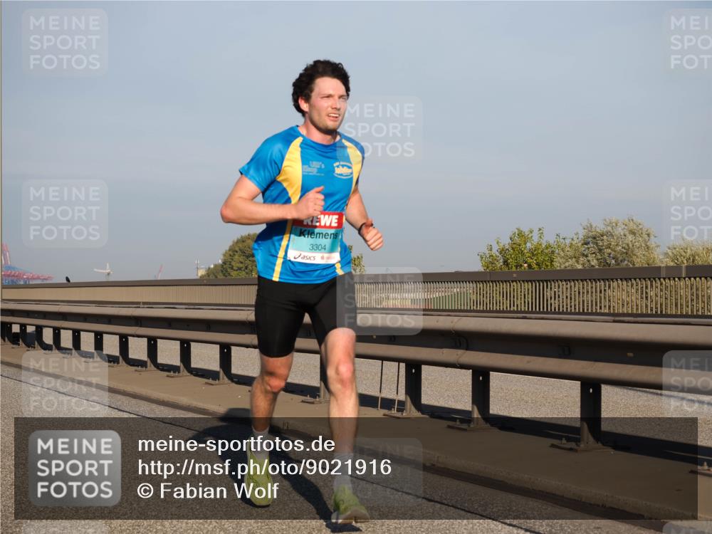 03.10.2025 - Köhlbrandbrückenlauf Fabian Wolf http://msf.ph/oto/9021916 03.10.2025 09:36:42 Position 3 3304 meine-sportfotos.de