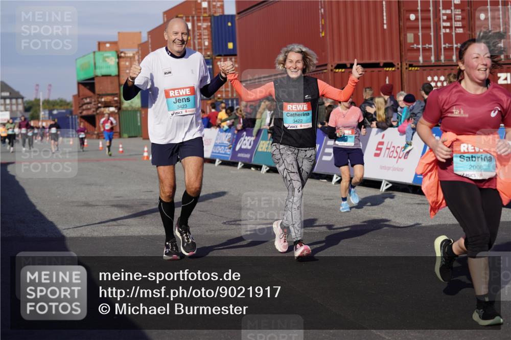 03.10.2025 - Köhlbrandbrückenlauf Michael Burmester http://msf.ph/oto/9021917 03.10.2025 10:23:29 Ziel 1128, 1937, 1978, 2008, 2152, 2229, 2303, 2315, 2637, 3170, 3422, 3423 meine-sportfotos.de