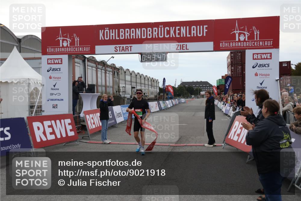03.10.2025 - Köhlbrandbrückenlauf Julia Fischer http://msf.ph/oto/9021918 03.10.2025 15:43:47 Ziel 9144 meine-sportfotos.de