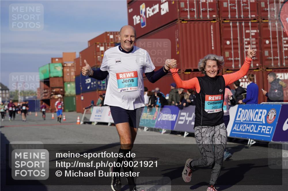 03.10.2025 - Köhlbrandbrückenlauf Michael Burmester http://msf.ph/oto/9021921 03.10.2025 10:23:29 Ziel 1128, 1937, 1978, 2008, 2152, 2229, 2303, 2315, 2637, 3170, 3422, 3423 meine-sportfotos.de