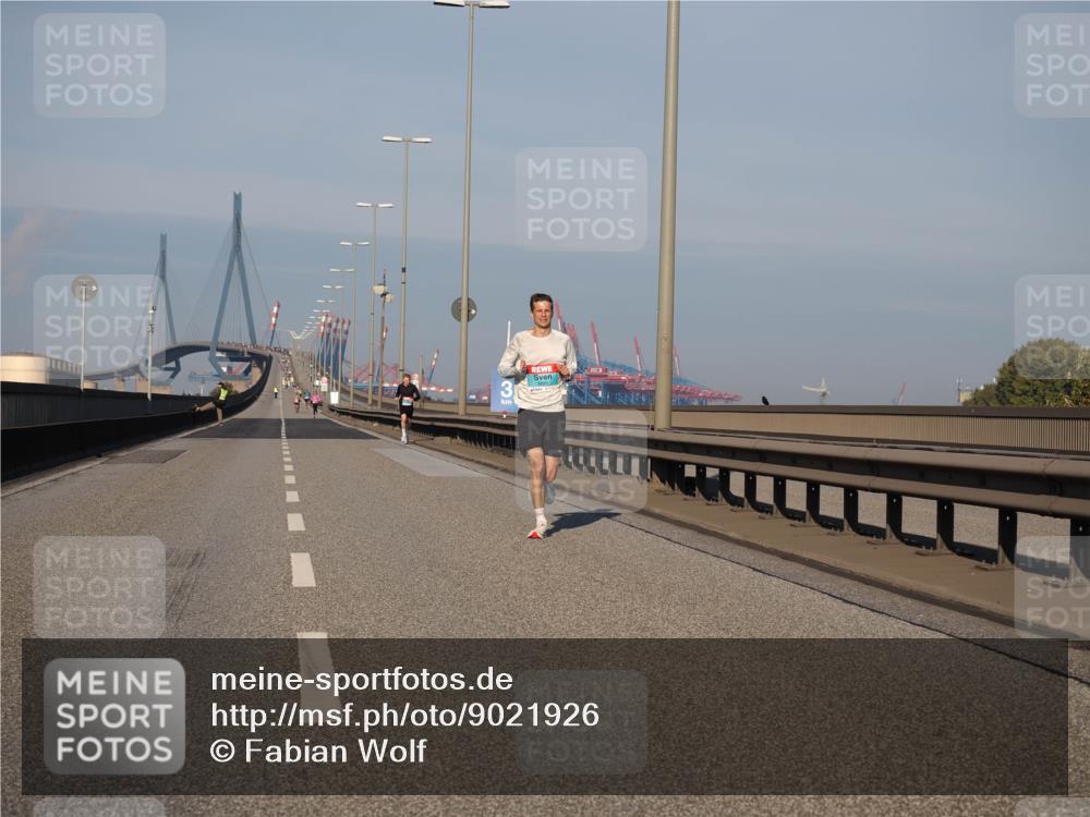03.10.2025 - Köhlbrandbrückenlauf Fabian Wolf http://msf.ph/oto/9021926 03.10.2025 09:36:56 Position 3 3 meine-sportfotos.de