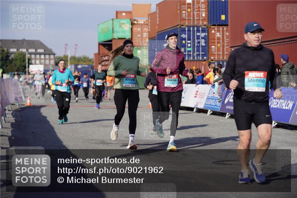 03.10.2025 - Köhlbrandbrückenlauf Michael Burmester http://msf.ph/oto/9021962 03.10.2025 10:23:42 Ziel 1001, 1160, 1545, 1571, 1825, 2310, 2782, 3088 meine-sportfotos.de