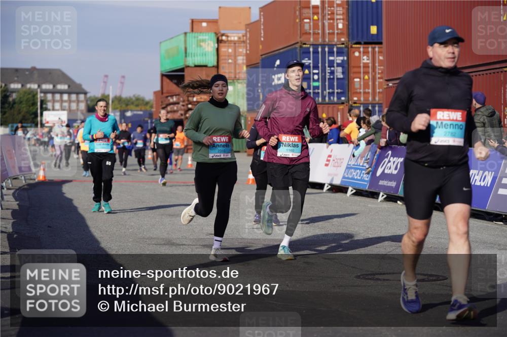 03.10.2025 - Köhlbrandbrückenlauf Michael Burmester http://msf.ph/oto/9021967 03.10.2025 10:23:42 Ziel 1001, 1160, 1545, 1571, 1825, 2310, 2782, 3088 meine-sportfotos.de
