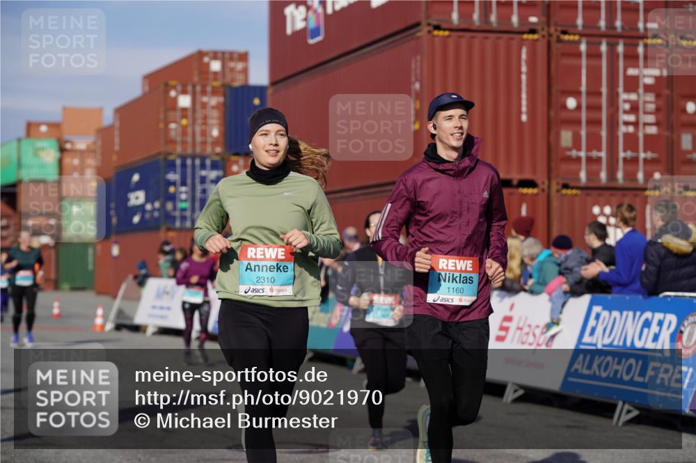03.10.2025 - Köhlbrandbrückenlauf Michael Burmester http://msf.ph/oto/9021970 03.10.2025 10:23:44 Ziel 1001, 1160, 1545, 1571, 1825, 2310, 2782, 3088 meine-sportfotos.de