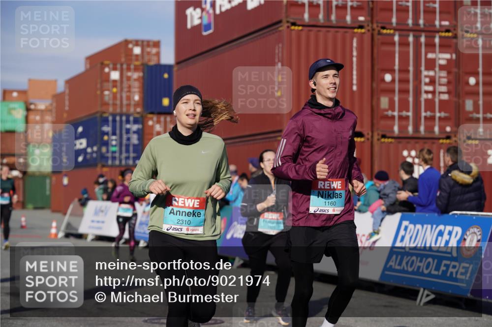 03.10.2025 - Köhlbrandbrückenlauf Michael Burmester http://msf.ph/oto/9021974 03.10.2025 10:23:44 Ziel 1001, 1160, 1545, 1571, 1825, 2310, 2782, 3088 meine-sportfotos.de