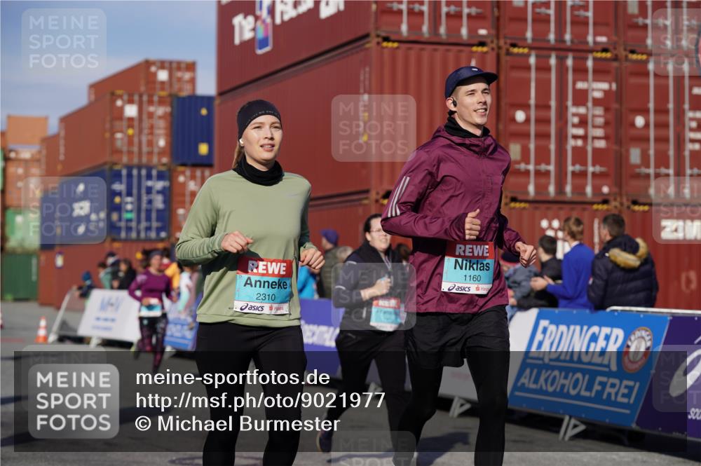 03.10.2025 - Köhlbrandbrückenlauf Michael Burmester http://msf.ph/oto/9021977 03.10.2025 10:23:44 Ziel 1001, 1160, 1545, 1571, 1825, 2310, 2782, 3088 meine-sportfotos.de