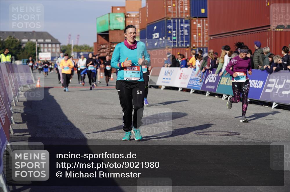 03.10.2025 - Köhlbrandbrückenlauf Michael Burmester http://msf.ph/oto/9021980 03.10.2025 10:23:46 Ziel 1001, 1147, 1160, 1545, 1571, 1825, 1994, 2310, 2782 meine-sportfotos.de