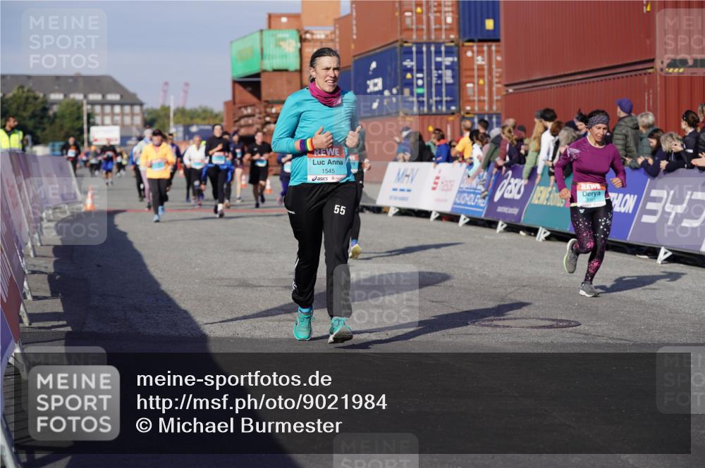 03.10.2025 - Köhlbrandbrückenlauf Michael Burmester http://msf.ph/oto/9021984 03.10.2025 10:23:46 Ziel 1001, 1147, 1160, 1545, 1571, 1825, 1994, 2310, 2782 meine-sportfotos.de