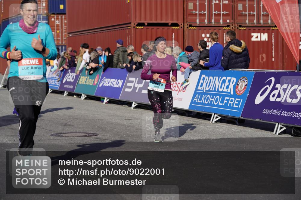 03.10.2025 - Köhlbrandbrückenlauf Michael Burmester http://msf.ph/oto/9022001 03.10.2025 10:23:47 Ziel 1001, 1147, 1160, 1545, 1571, 1825, 1994, 2078, 2310, 2782, 3803 meine-sportfotos.de