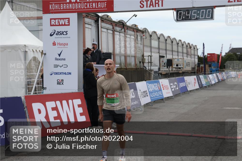 03.10.2025 - Köhlbrandbrückenlauf Julia Fischer http://msf.ph/oto/9022004 03.10.2025 15:45:00 Ziel 7004 meine-sportfotos.de
