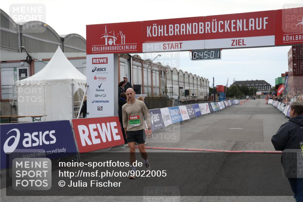 03.10.2025 - Köhlbrandbrückenlauf Julia Fischer http://msf.ph/oto/9022005 03.10.2025 15:45:01 Ziel 7004 meine-sportfotos.de
