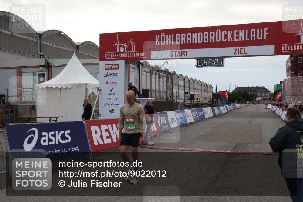 03.10.2025 - Köhlbrandbrückenlauf Julia Fischer http://msf.ph/oto/9022012 03.10.2025 15:45:02 Ziel 7004 meine-sportfotos.de