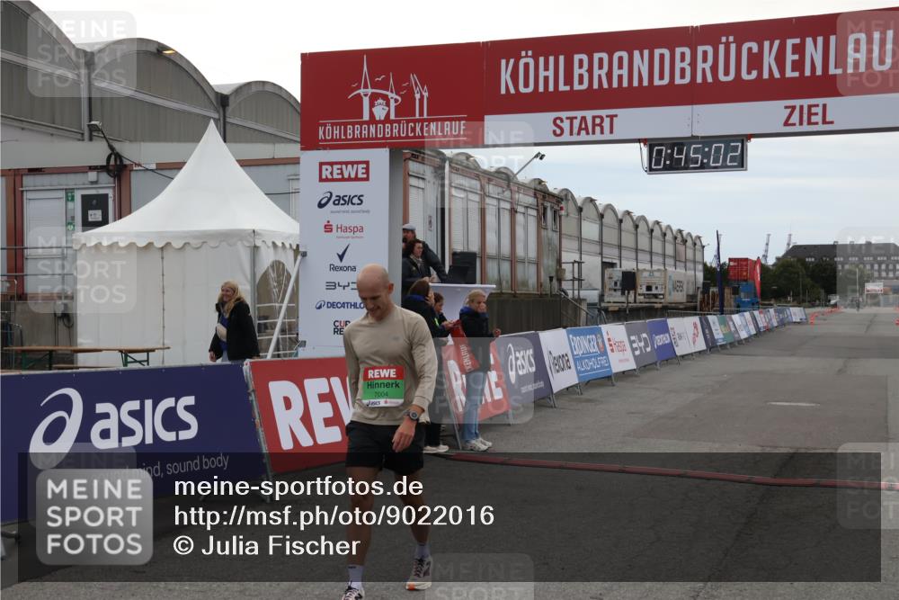 03.10.2025 - Köhlbrandbrückenlauf Julia Fischer http://msf.ph/oto/9022016 03.10.2025 15:45:02 Ziel 7004 meine-sportfotos.de