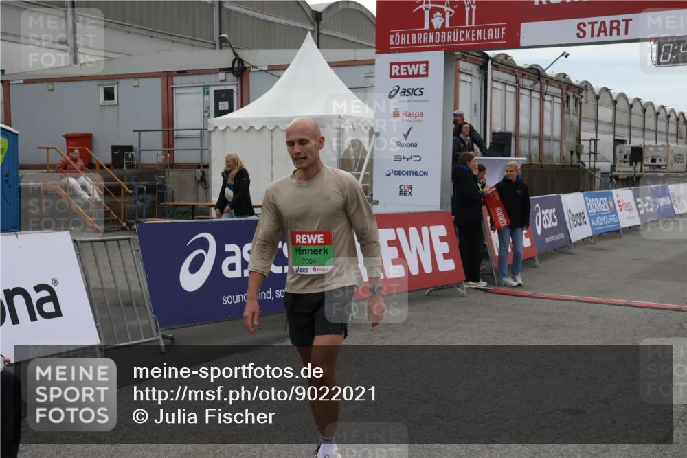 03.10.2025 - Köhlbrandbrückenlauf Julia Fischer http://msf.ph/oto/9022021 03.10.2025 15:45:03 Ziel 7004 meine-sportfotos.de