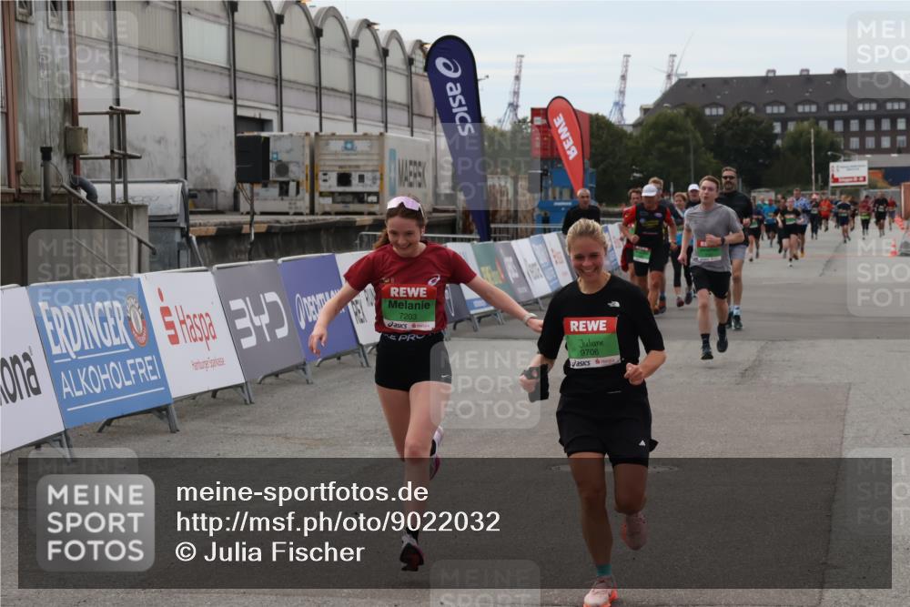 03.10.2025 - Köhlbrandbrückenlauf Julia Fischer http://msf.ph/oto/9022032 03.10.2025 16:12:35 Ziel 7203, 7502, 7654, 7688, 8901, 9060, 9061, 9359, 9454, 9677, 9706 meine-sportfotos.de
