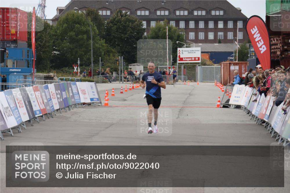 03.10.2025 - Köhlbrandbrückenlauf Julia Fischer http://msf.ph/oto/9022040 03.10.2025 15:45:25 Ziel  meine-sportfotos.de
