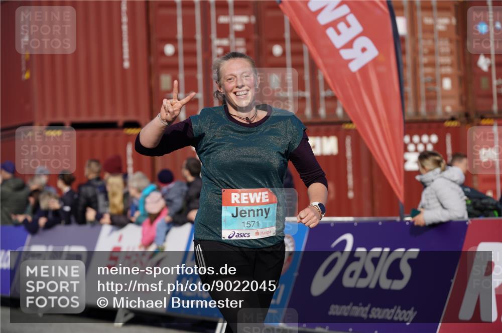 03.10.2025 - Köhlbrandbrückenlauf Michael Burmester http://msf.ph/oto/9022045 03.10.2025 10:23:50 Ziel 1147, 1571, 1825, 1853, 1855, 1994, 2078, 2103, 2140, 2371, 2971, 3675, 3677, 3803 meine-sportfotos.de