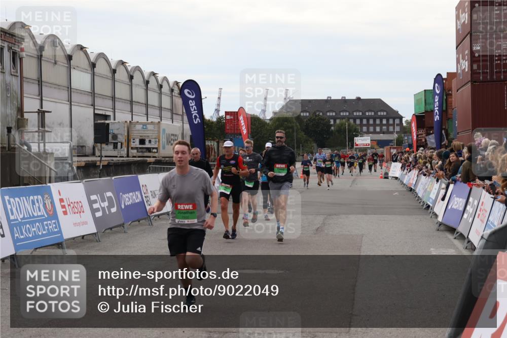 03.10.2025 - Köhlbrandbrückenlauf Julia Fischer http://msf.ph/oto/9022049 03.10.2025 16:12:39 Ziel 7203, 7502, 7654, 8901, 8957, 8960, 8979, 8982, 9300, 9420, 9454, 9677, 9706 meine-sportfotos.de