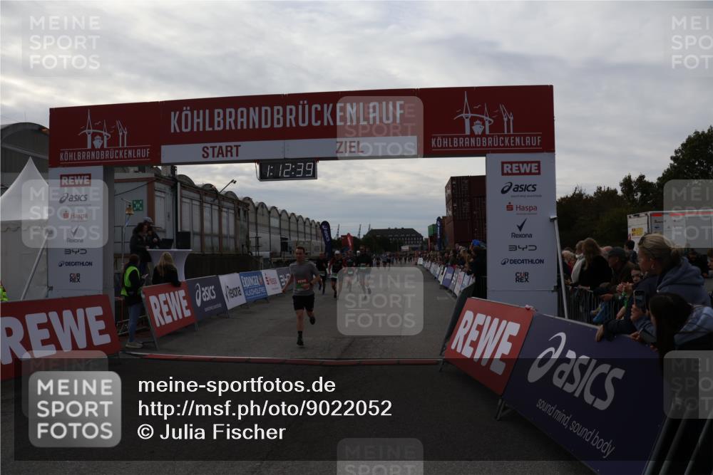 03.10.2025 - Köhlbrandbrückenlauf Julia Fischer http://msf.ph/oto/9022052 03.10.2025 16:12:39 Ziel 7203, 7502, 7654, 8901, 8957, 8960, 8979, 8982, 9300, 9420, 9454, 9677, 9706 meine-sportfotos.de