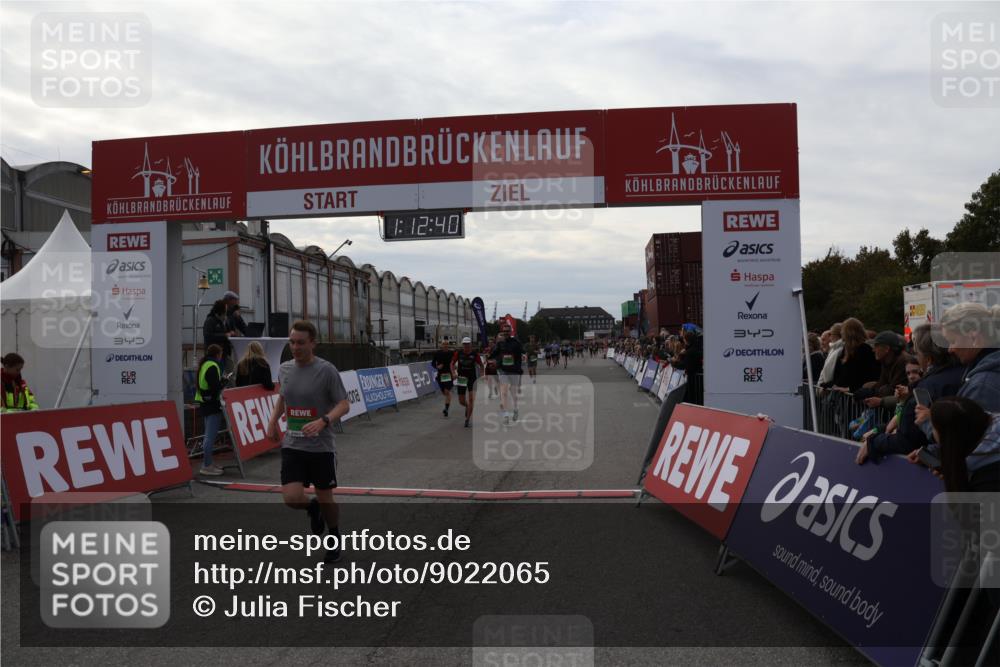 03.10.2025 - Köhlbrandbrückenlauf Julia Fischer http://msf.ph/oto/9022065 03.10.2025 16:12:41 Ziel 7203, 7502, 8901, 8957, 8960, 8979, 8982, 9296, 9300, 9307, 9420, 9454, 9677, 9706 meine-sportfotos.de