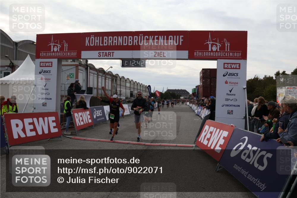 03.10.2025 - Köhlbrandbrückenlauf Julia Fischer http://msf.ph/oto/9022071 03.10.2025 16:12:43 Ziel 7203, 7502, 8957, 8960, 8979, 8982, 9296, 9300, 9307, 9420, 9706 meine-sportfotos.de
