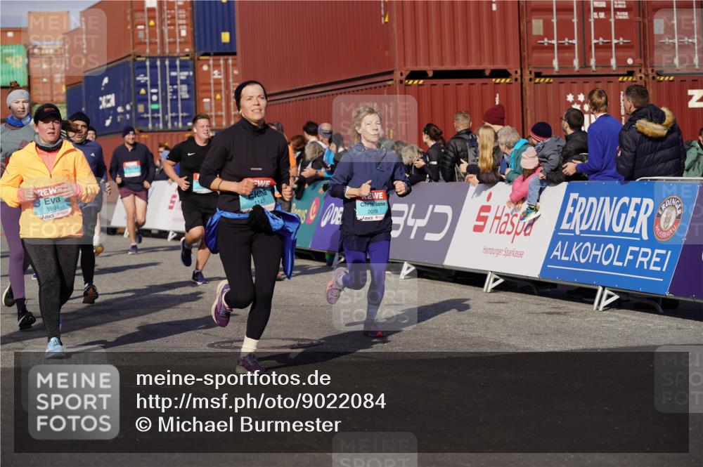 03.10.2025 - Köhlbrandbrückenlauf Michael Burmester http://msf.ph/oto/9022084 03.10.2025 10:23:53 Ziel 1147, 1571, 1853, 1855, 1994, 2078, 2103, 2140, 2351, 2371, 2971, 3675, 3677, 3803, 3810 meine-sportfotos.de