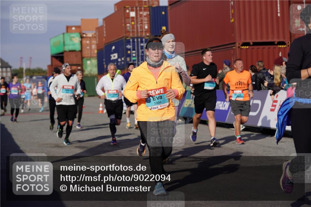 03.10.2025 - Köhlbrandbrückenlauf Michael Burmester http://msf.ph/oto/9022094 03.10.2025 10:23:54 Ziel 1147, 1571, 1853, 1855, 1994, 2078, 2103, 2140, 2351, 2371, 2971, 3675, 3677, 3803, 3810 meine-sportfotos.de