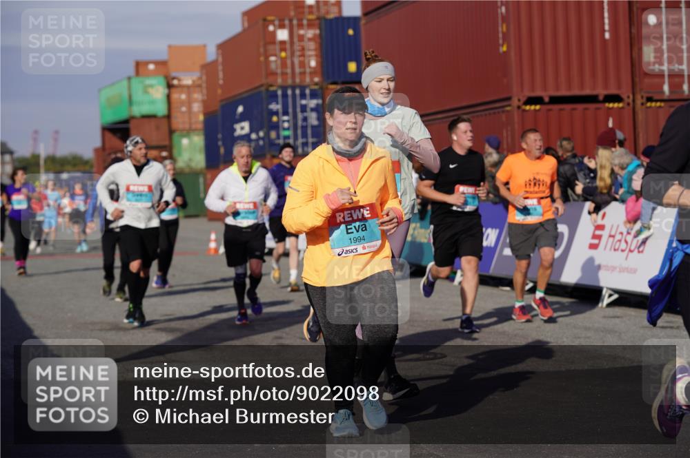 03.10.2025 - Köhlbrandbrückenlauf Michael Burmester http://msf.ph/oto/9022098 03.10.2025 10:23:54 Ziel 1147, 1571, 1853, 1855, 1994, 2078, 2103, 2140, 2351, 2371, 2971, 3675, 3677, 3803, 3810 meine-sportfotos.de