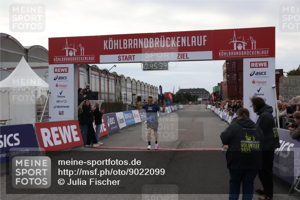 03.10.2025 - Köhlbrandbrückenlauf Julia Fischer http://msf.ph/oto/9022099 03.10.2025 15:45:33 Ziel 9148 meine-sportfotos.de