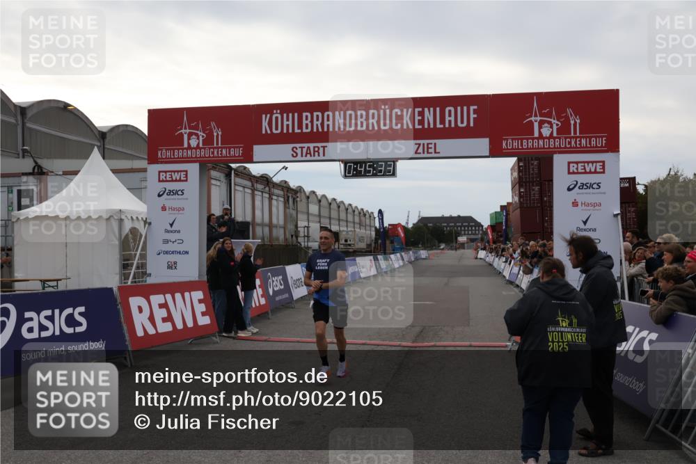 03.10.2025 - Köhlbrandbrückenlauf Julia Fischer http://msf.ph/oto/9022105 03.10.2025 15:45:34 Ziel 9148 meine-sportfotos.de