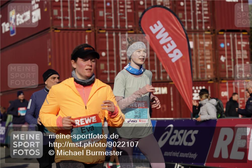 03.10.2025 - Köhlbrandbrückenlauf Michael Burmester http://msf.ph/oto/9022107 03.10.2025 10:23:55 Ziel 1147, 1853, 1855, 1994, 2078, 2103, 2140, 2351, 2371, 2971, 3675, 3677, 3803, 3810 meine-sportfotos.de