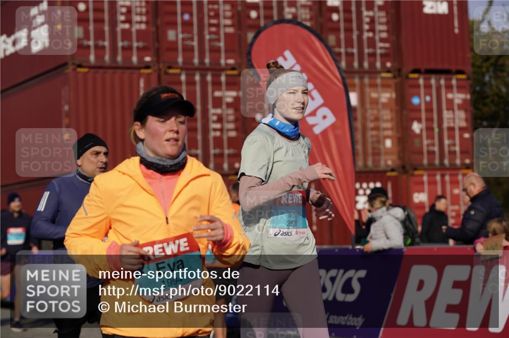 03.10.2025 - Köhlbrandbrückenlauf Michael Burmester http://msf.ph/oto/9022114 03.10.2025 10:23:55 Ziel 1147, 1853, 1855, 1994, 2078, 2103, 2140, 2351, 2371, 2971, 3675, 3677, 3803, 3810 meine-sportfotos.de
