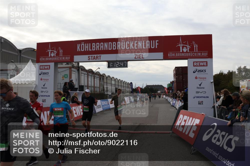 03.10.2025 - Köhlbrandbrückenlauf Julia Fischer http://msf.ph/oto/9022116 03.10.2025 16:12:47 Ziel 7358, 7457, 7482, 7502, 8957, 8960, 8979, 8982, 9296, 9300, 9307, 9420 meine-sportfotos.de