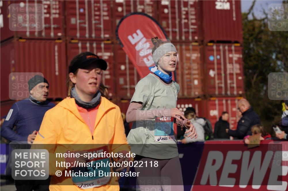 03.10.2025 - Köhlbrandbrückenlauf Michael Burmester http://msf.ph/oto/9022118 03.10.2025 10:23:55 Ziel 1147, 1853, 1855, 1994, 2078, 2103, 2140, 2351, 2371, 2971, 3675, 3677, 3803, 3810 meine-sportfotos.de