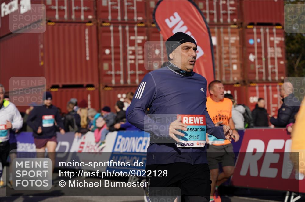 03.10.2025 - Köhlbrandbrückenlauf Michael Burmester http://msf.ph/oto/9022128 03.10.2025 10:23:56 Ziel 1147, 1329, 1853, 1855, 1994, 2078, 2103, 2140, 2351, 2371, 2971, 3675, 3677, 3803, 3810 meine-sportfotos.de