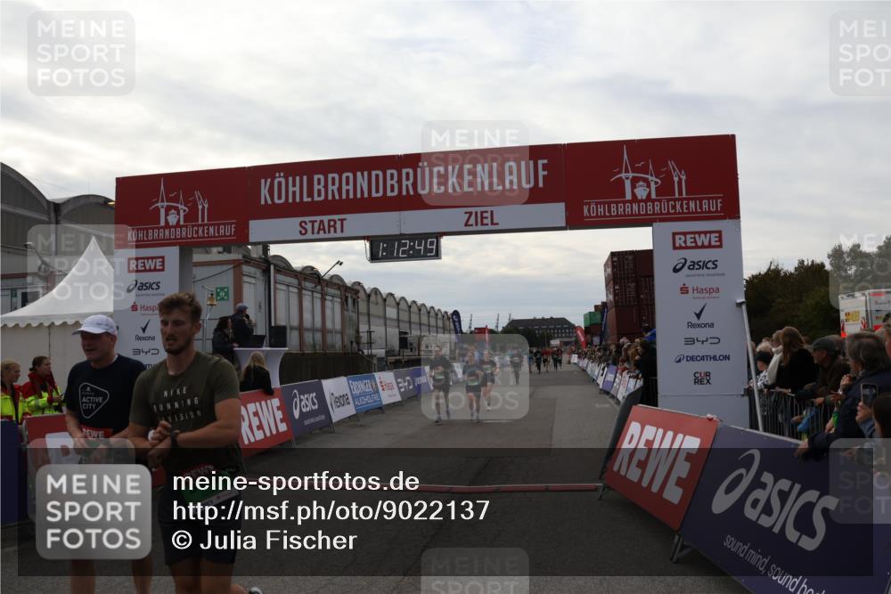 03.10.2025 - Köhlbrandbrückenlauf Julia Fischer http://msf.ph/oto/9022137 03.10.2025 16:12:49 Ziel 7358, 7457, 7482, 7502, 7653, 8957, 8960, 8979, 8982, 9296, 9300, 9307, 9420 meine-sportfotos.de