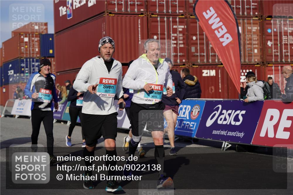 03.10.2025 - Köhlbrandbrückenlauf Michael Burmester http://msf.ph/oto/9022138 03.10.2025 10:23:57 Ziel 1147, 1329, 1853, 1855, 1994, 2078, 2103, 2140, 2351, 2371, 2970, 2971, 3597, 3675, 3677, 3803, 3810 meine-sportfotos.de