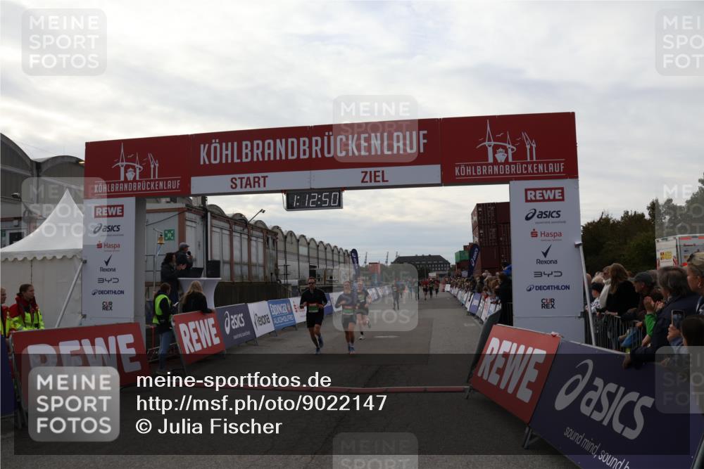 03.10.2025 - Köhlbrandbrückenlauf Julia Fischer http://msf.ph/oto/9022147 03.10.2025 16:12:50 Ziel 7358, 7443, 7457, 7482, 7653, 8957, 8960, 8979, 8982, 9296, 9300, 9307, 9420 meine-sportfotos.de