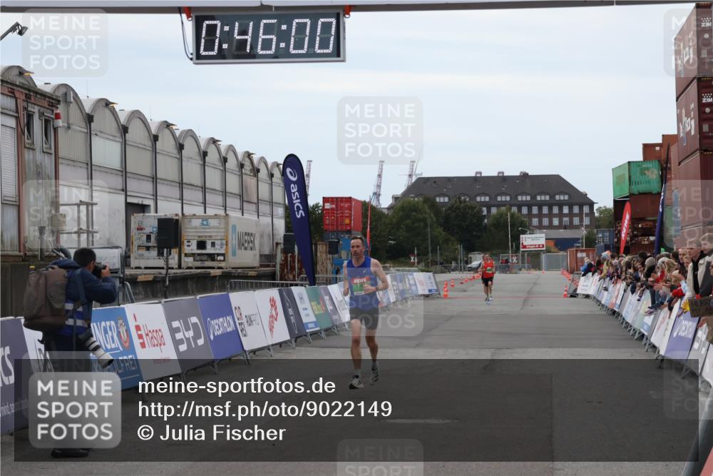 03.10.2025 - Köhlbrandbrückenlauf Julia Fischer http://msf.ph/oto/9022149 03.10.2025 15:46:00 Ziel 7002 meine-sportfotos.de